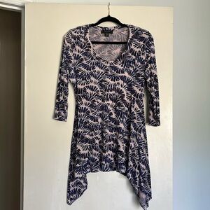 Women’s asymmetrical 3/4 sleeve top. KAREN KANE Blue and white. Size XL